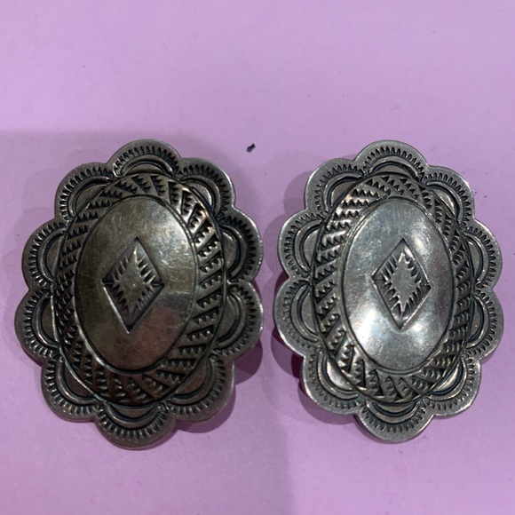 I.Kee Conch Western style post sterling silver earrings - Picture 2 of 7